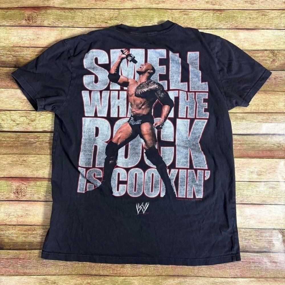 "SMELL WHAT THE ROCK IS COOKIN' Hollister Co xWWE The Rock graphic tee. Item 325